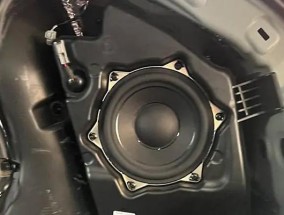 新001低音炮如何连接使用？