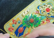 充电器内碎屑的正确处理方法是什么？