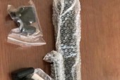 手机支架装包里应该带哪些配件？