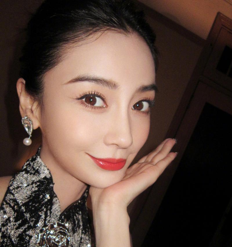 手机拍照时如何巧妙遮挡脸部？  第3张