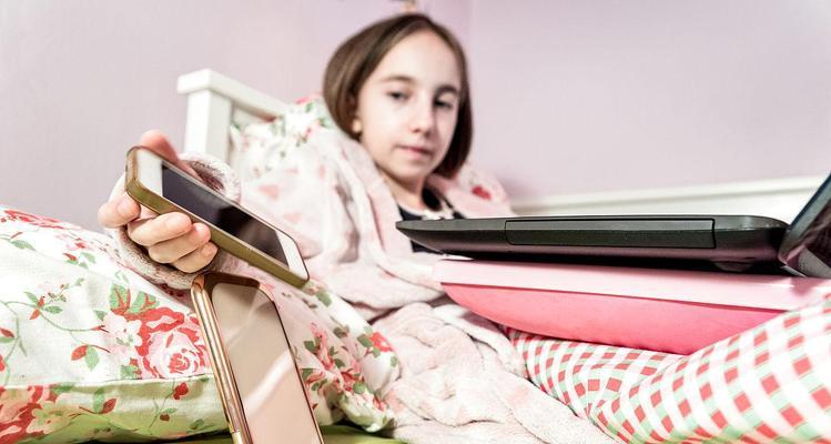 床上使用电脑如何安全充电？寝室床上电脑充电需要注意什么？  第3张