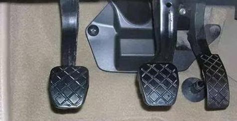 汽车单踏板的工作原理是什么？使用中有哪些注意事项？  第1张